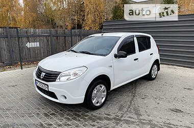 Хэтчбек Dacia Sandero 2010 в Ковеле