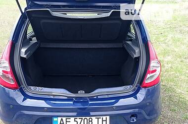 Хэтчбек Dacia Sandero 2009 в 