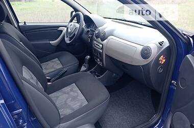 Хэтчбек Dacia Sandero 2009 в 