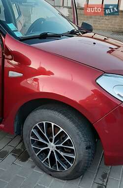 Хэтчбек Dacia Sandero 2011 в Запорожье