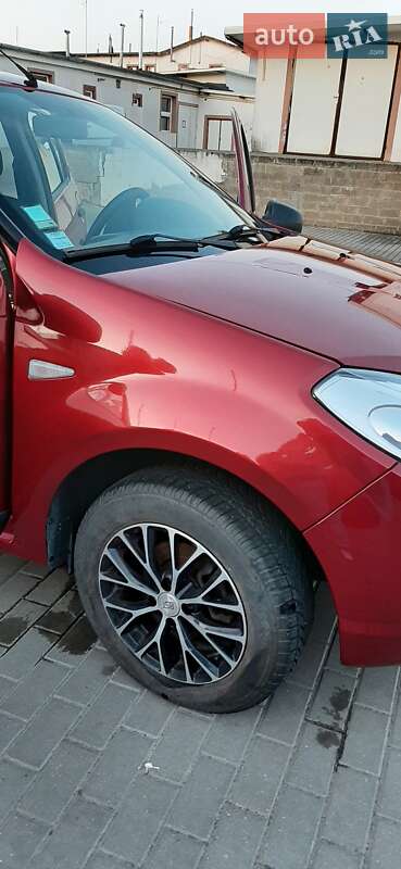 Хэтчбек Dacia Sandero 2011 в Запорожье