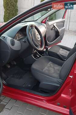 Хэтчбек Dacia Sandero 2011 в Запорожье