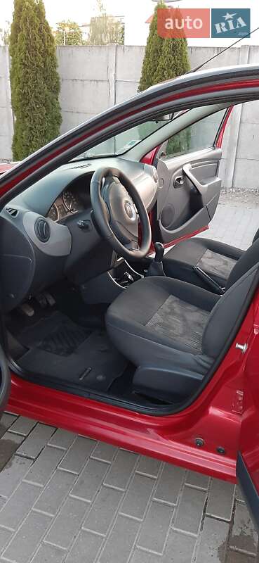 Хэтчбек Dacia Sandero 2011 в Запорожье