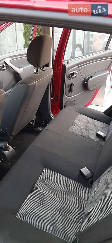 Хэтчбек Dacia Sandero 2011 в Запорожье