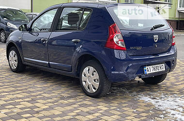 Хетчбек Dacia Sandero 2009 в 