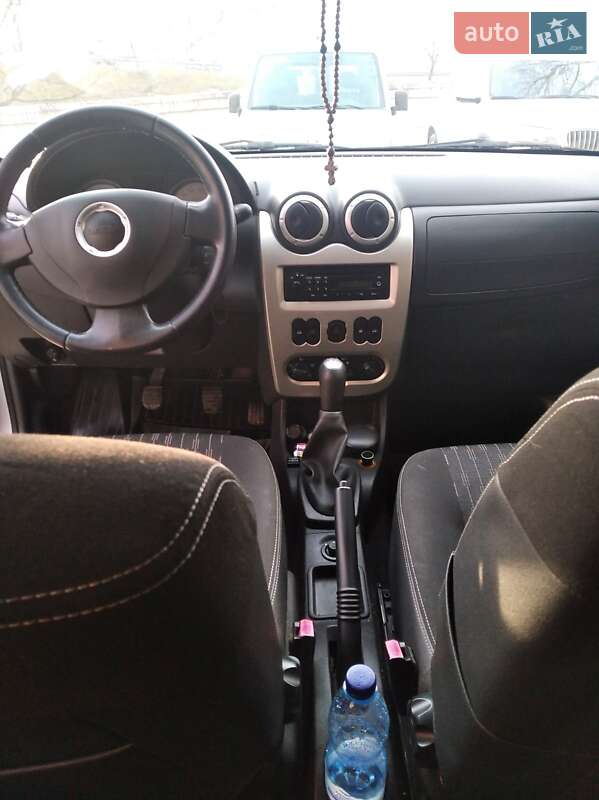 Хэтчбек Dacia Sandero 2010 в Львове