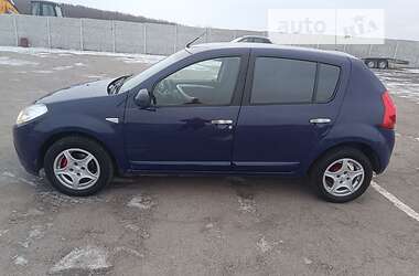 Хэтчбек Dacia Sandero 2009 в Виннице