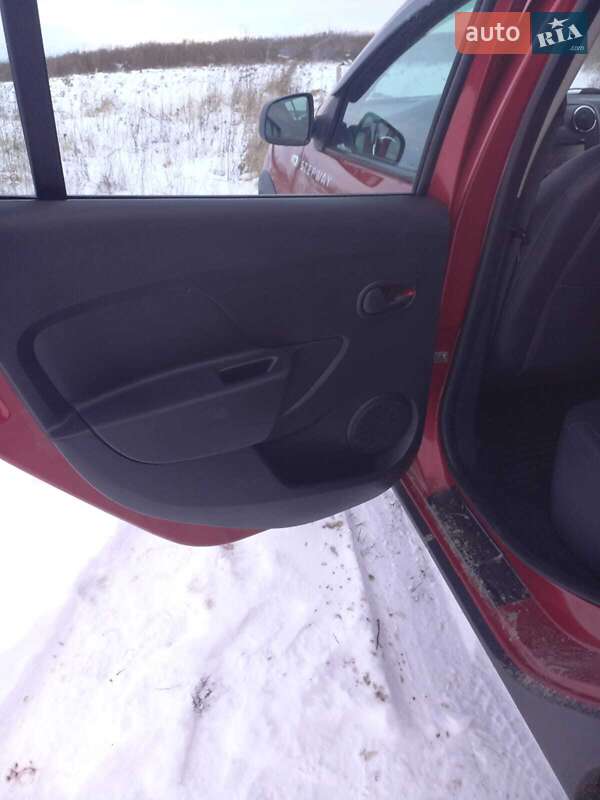 Хетчбек Dacia Sandero 2013 в Львові