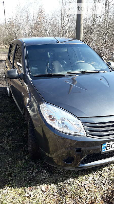 Хэтчбек Dacia Sandero 2012 в Львове