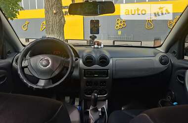 Хэтчбек Dacia Sandero 2009 в 
