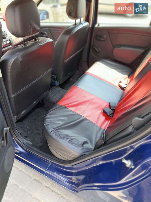 Хэтчбек Dacia Sandero 2009 в Житомире