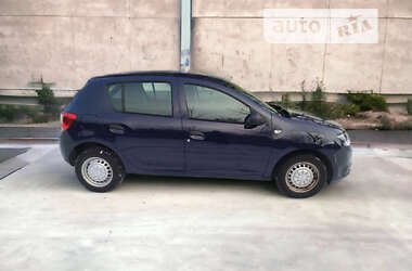 Хэтчбек Dacia Sandero 2016 в 