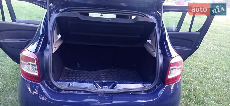 Хэтчбек Dacia Sandero 2013 в Луцке