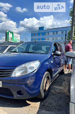 Хетчбек Dacia Sandero 2011 в 