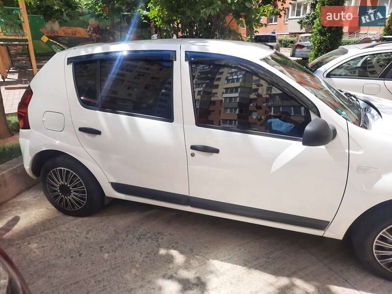 Хэтчбек Dacia Sandero 2009 в Одессе