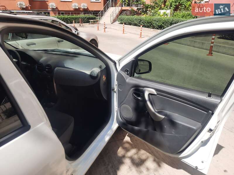 Хэтчбек Dacia Sandero 2009 в Одессе