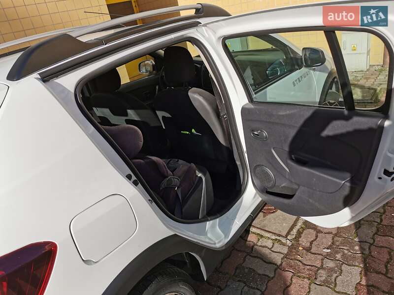 Хетчбек Dacia Sandero 2013 в Дніпрі