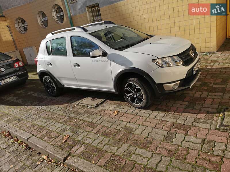 Хетчбек Dacia Sandero 2013 в Дніпрі