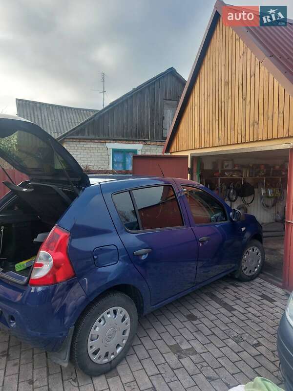 Хетчбек Dacia Sandero 2009 в Покровську