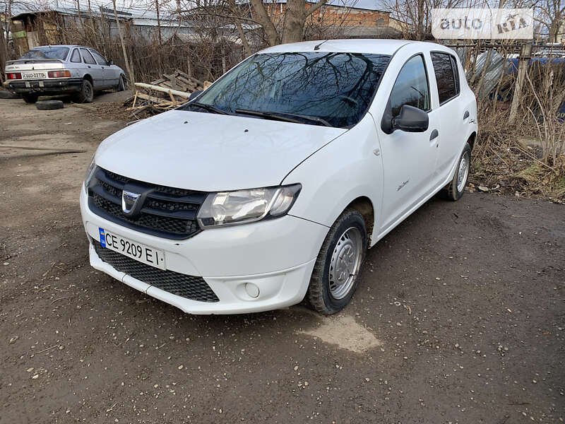 Хетчбек Dacia Sandero 2014 в Чернівцях