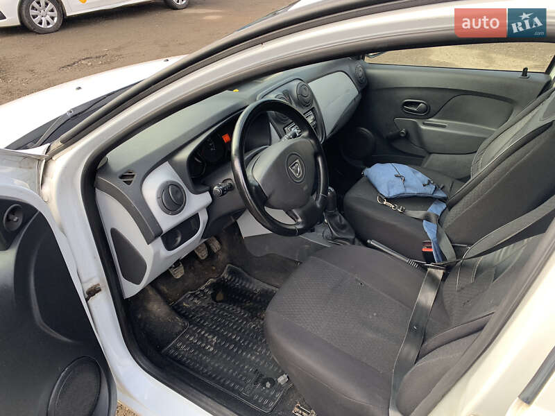 Хэтчбек Dacia Sandero 2014 в Черновцах