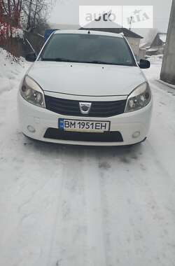 Хэтчбек Dacia Sandero 2011 в Путивле