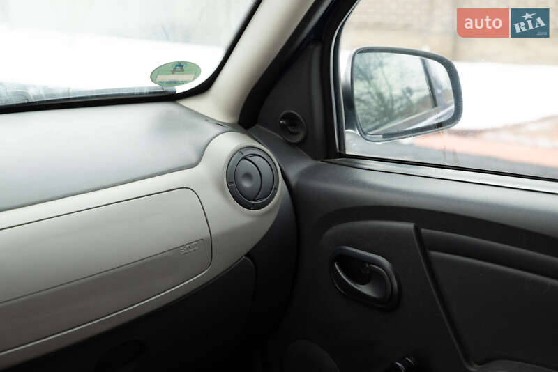 Хэтчбек Dacia Sandero 2009 в Сумах