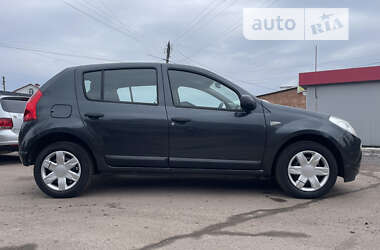 Хэтчбек Dacia Sandero 2008 в Бахмаче