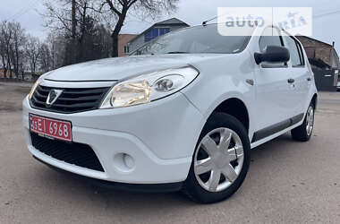 Хэтчбек Dacia Sandero 2010 в Бахмаче