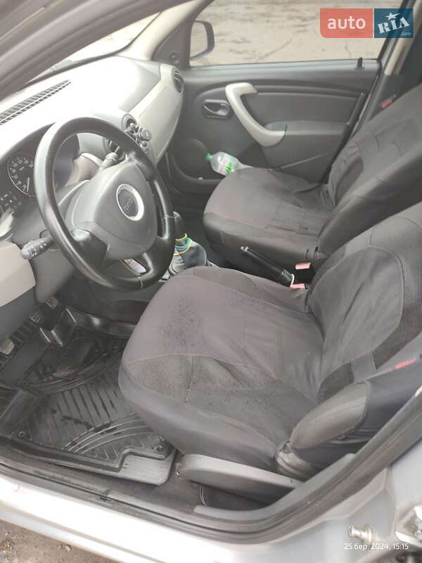Хэтчбек Dacia Sandero 2009 в Гадяче фото 11 Хэтчбек Dacia Sandero 2009 в Гадяче