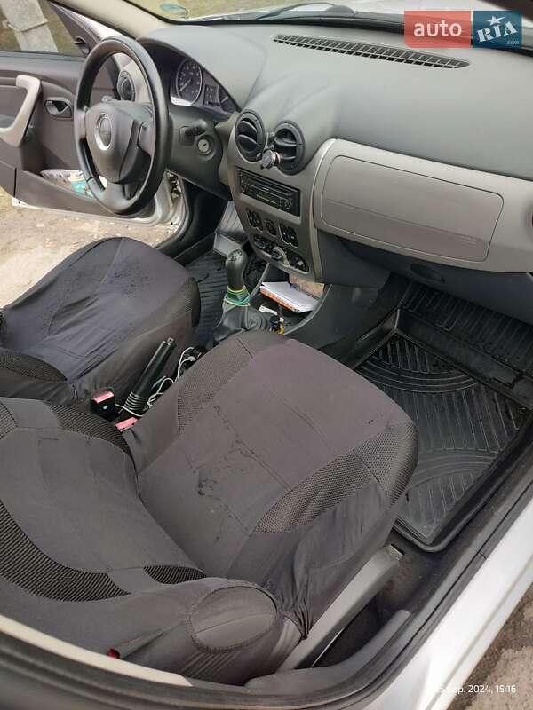 Хэтчбек Dacia Sandero 2009 в Гадяче фото 12 Хэтчбек Dacia Sandero 2009 в Гадяче