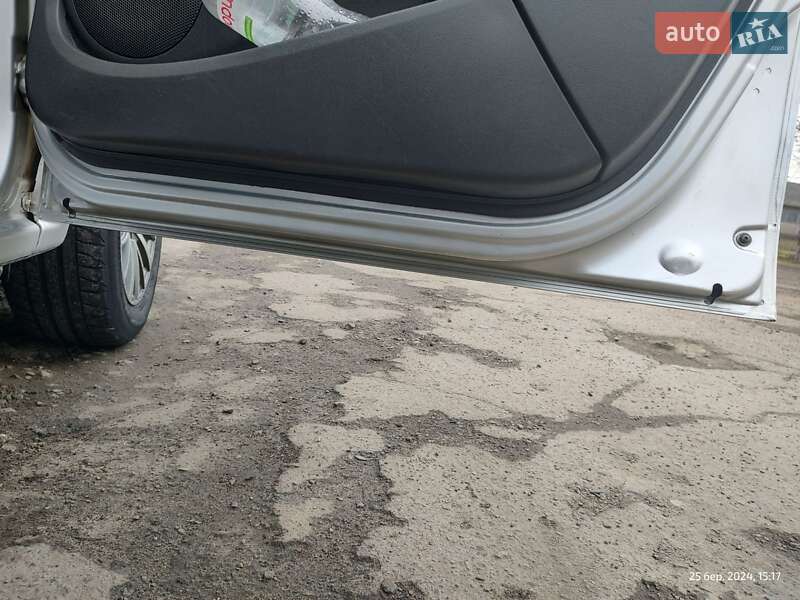 Хэтчбек Dacia Sandero 2009 в Гадяче фото 15 Хэтчбек Dacia Sandero 2009 в Гадяче