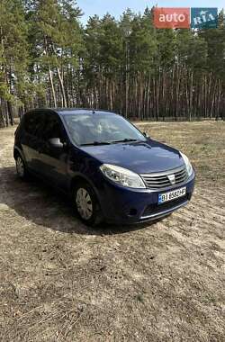 Хэтчбек Dacia Sandero 2008 в Полтаве