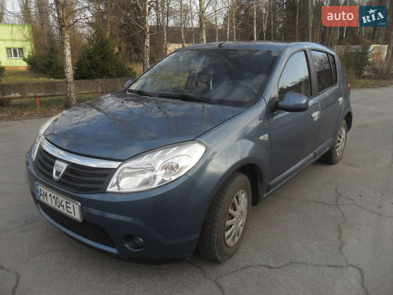 Хэтчбек Dacia Sandero 2009 в Звягеле