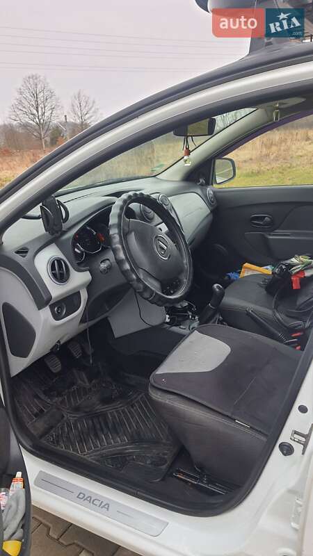 Хэтчбек Dacia Sandero 2013 в Одессе