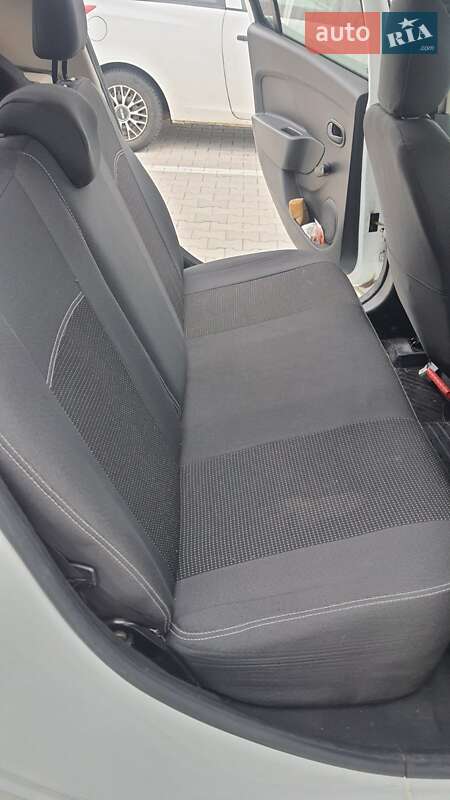 Хэтчбек Dacia Sandero 2013 в Одессе