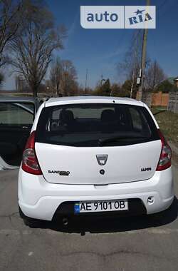 Хетчбек Dacia Sandero 2010 в Дніпрі