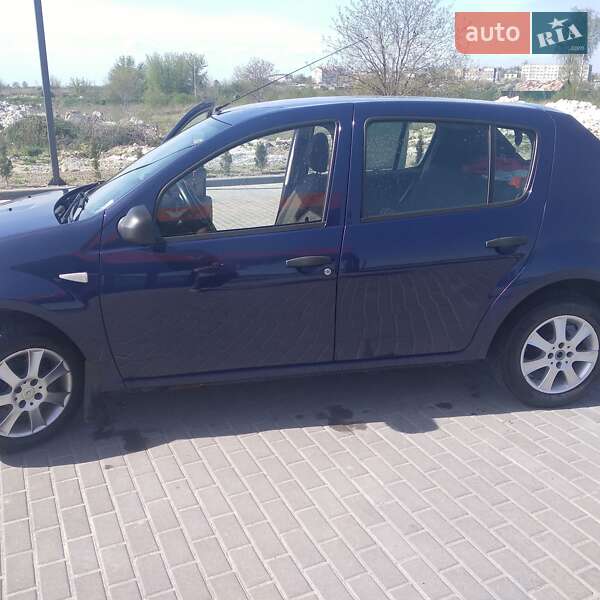 Хетчбек Dacia Sandero 2009 в Золочеві