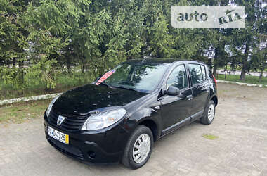 Хэтчбек Dacia Sandero 2009 в Ровно