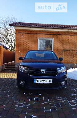 Хэтчбек Dacia Sandero 2017 в Решетиловке
