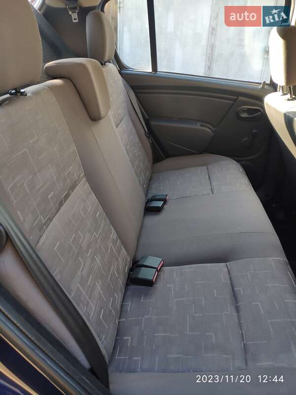 Хэтчбек Dacia Sandero 2010 в Киеве