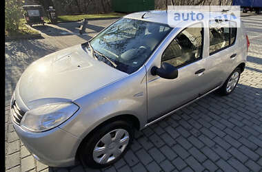 Хэтчбек Dacia Sandero 2009 в Львове