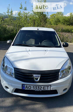 Хэтчбек Dacia Sandero 2009 в Хусте