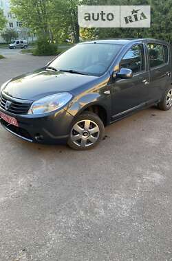 Хетчбек Dacia Sandero 2009 в Ніжині