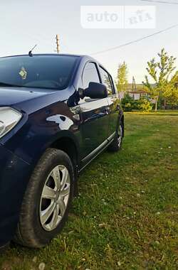 Хэтчбек Dacia Sandero 2010 в Кременце