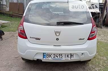 Хэтчбек Dacia Sandero 2009 в Ровно