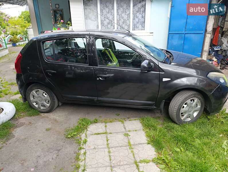 Хетчбек Dacia Sandero 2010 в Дубні