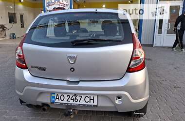 Хэтчбек Dacia Sandero 2010 в Житомире