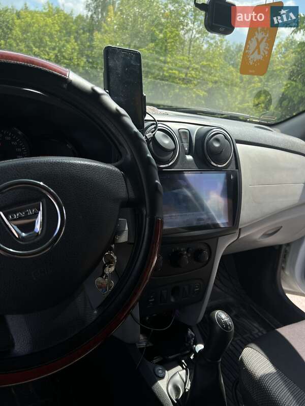 Хэтчбек Dacia Sandero 2013 в Звягеле фото 3 Хэтчбек Dacia Sandero 2013 в Звягеле