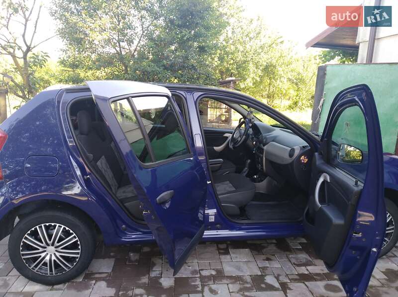 Хетчбек Dacia Sandero 2009 в Жидачові
